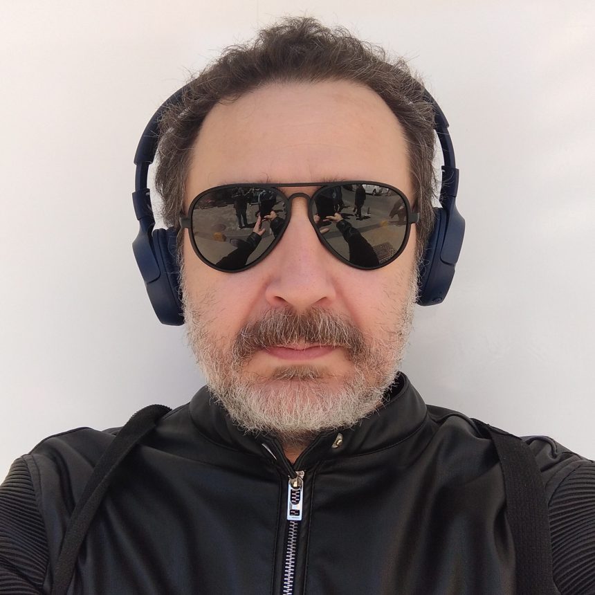 Sıcak Kafa ve Kübra romanlarının yazarı Afşin Kum