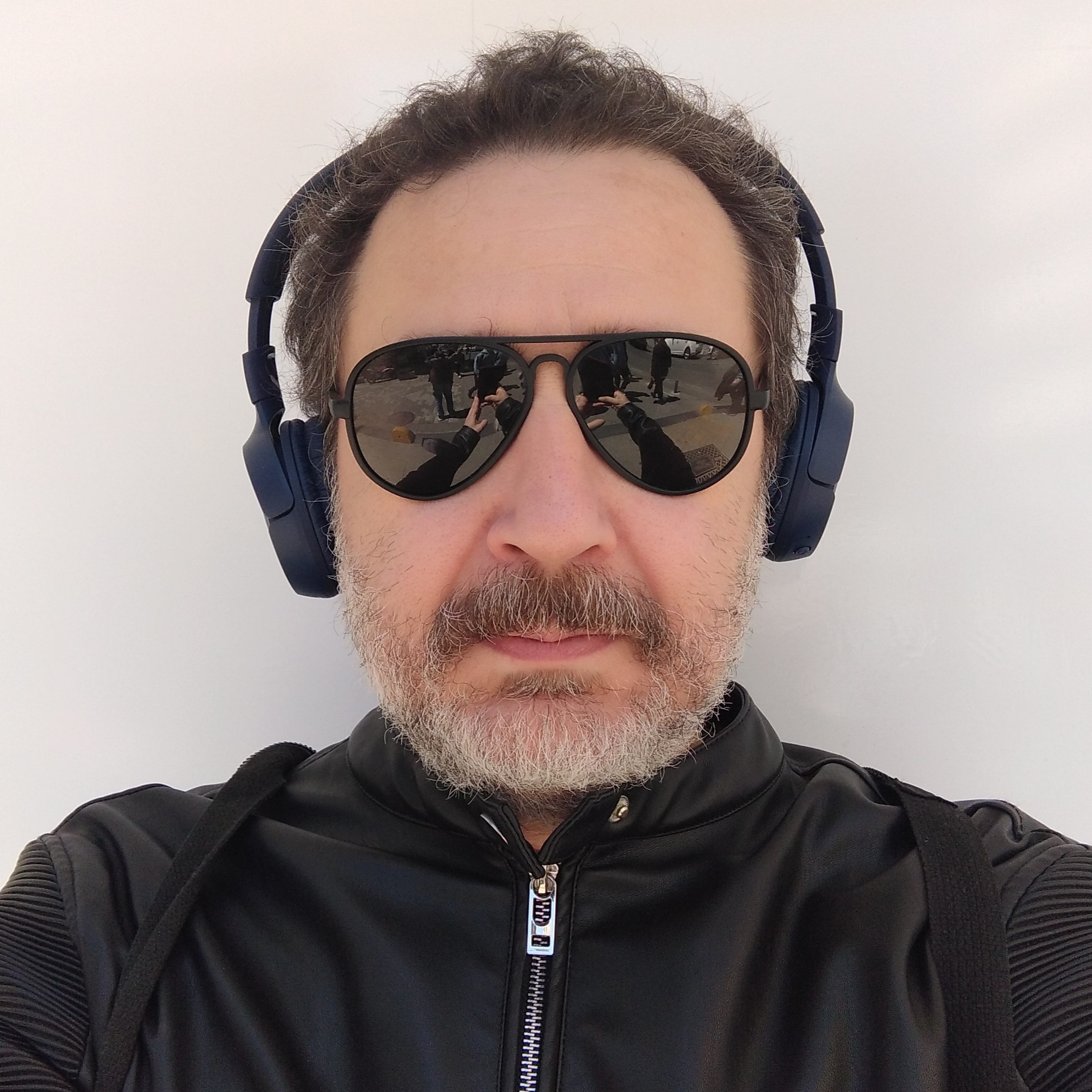 Sıcak Kafa ve Kübra romanlarının yazarı Afşin Kum