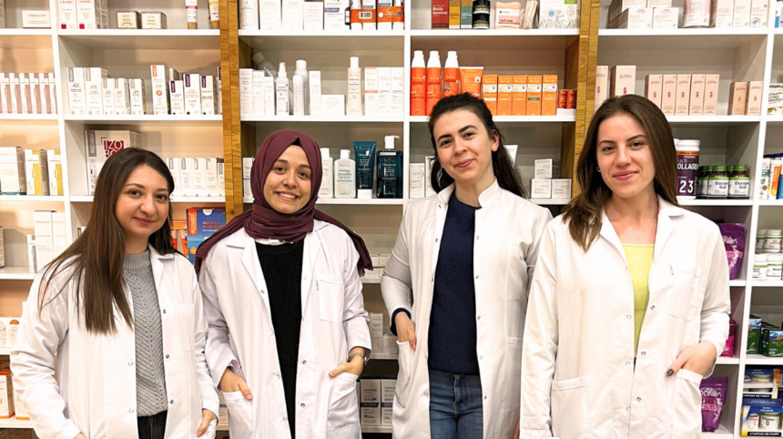 Depremde Kötü Yönetimin Sonucu: Laboratuvardan Uzak Kalan Öğrencilere Majistral Eğitimi